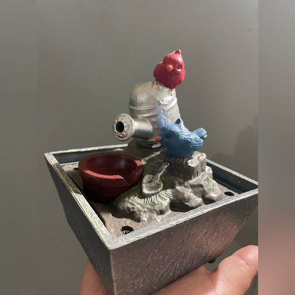 Feathered friends tabletop fountain -new in box - Picture 4 of 8